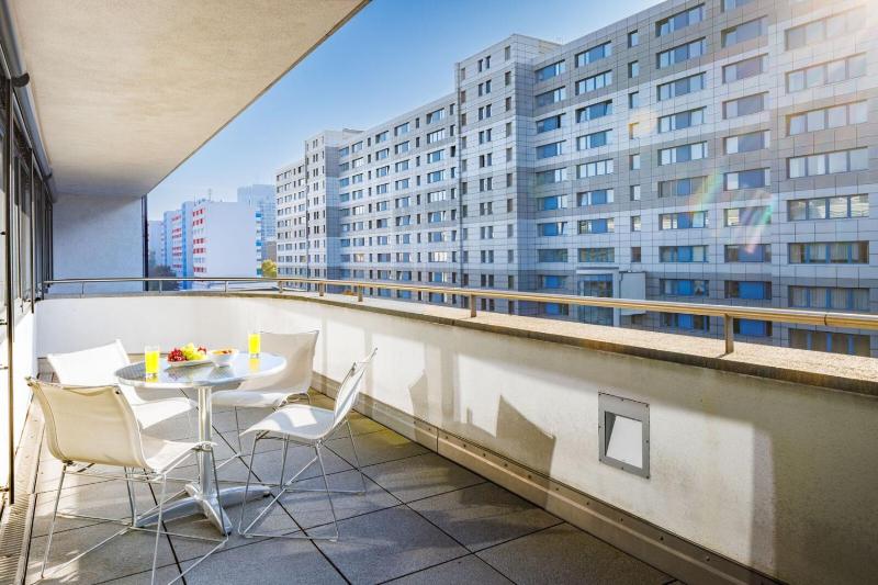 Superior One-Bedroom Apartment image 2