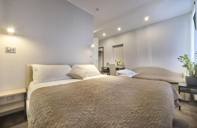 Classic Triple Room image 1