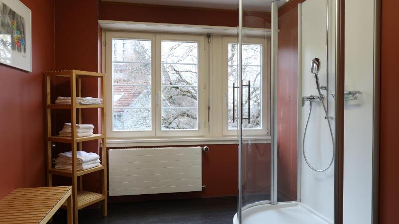 Budget Single Room with Shared Bathroom image 3