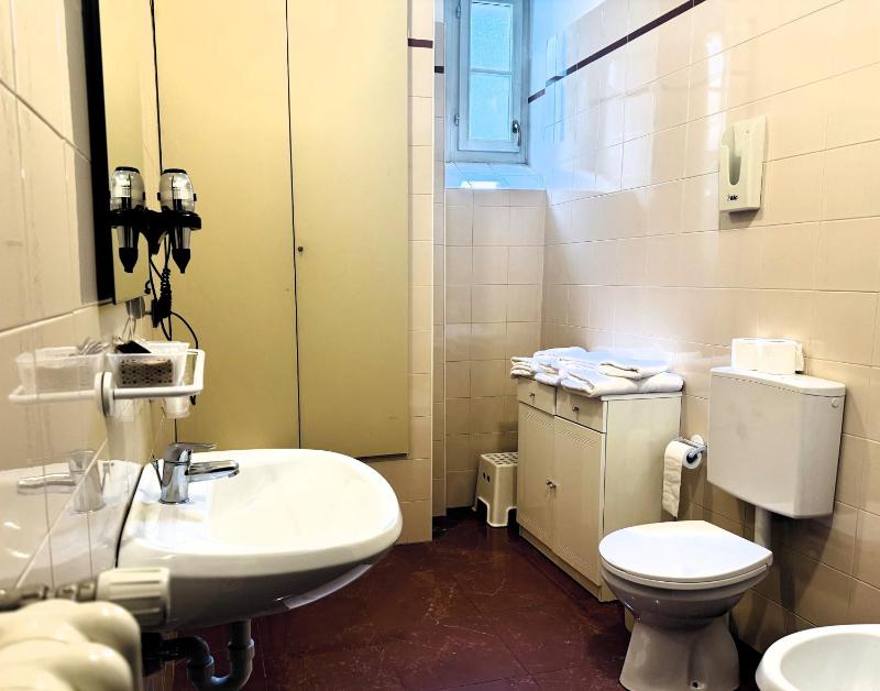 Deluxe Quadruple Room - Annex image 4