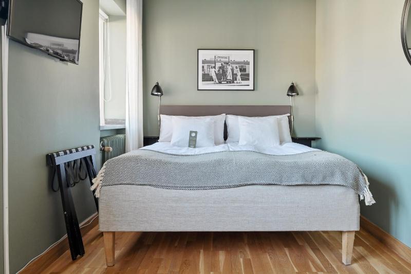 Small Double Room image 1