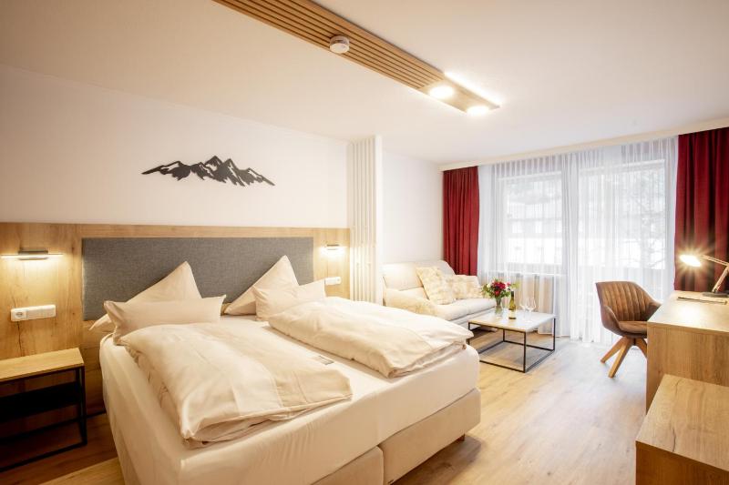 Standard Twin Room image 2