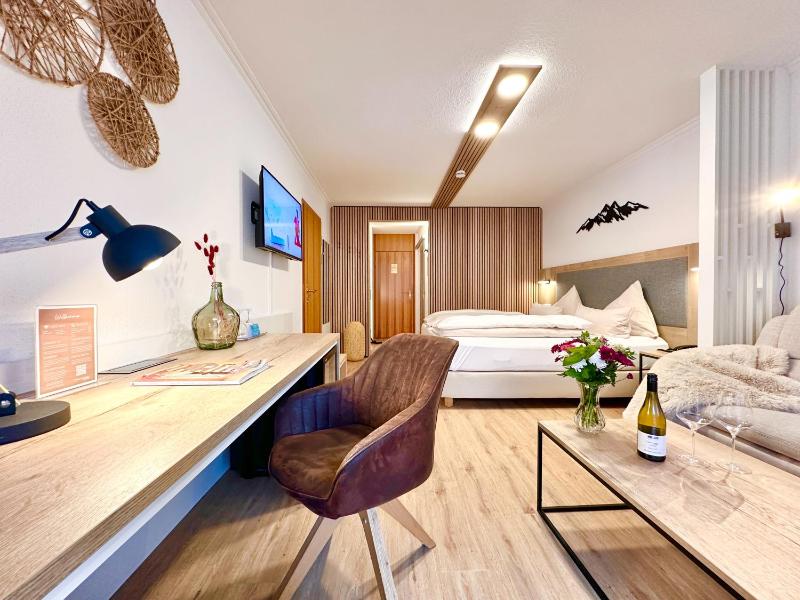 Standard Twin Room image 3