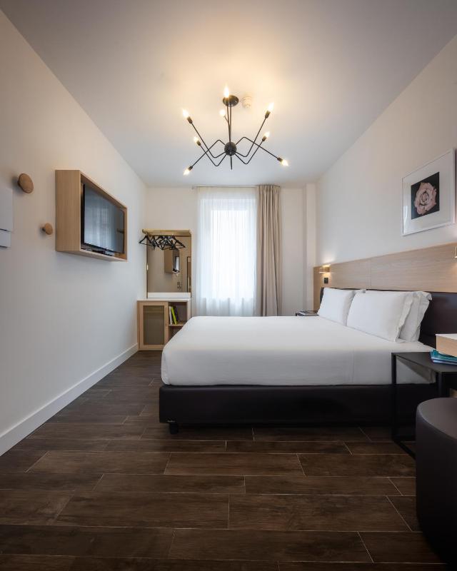 Superior Double or Twin Room image 4