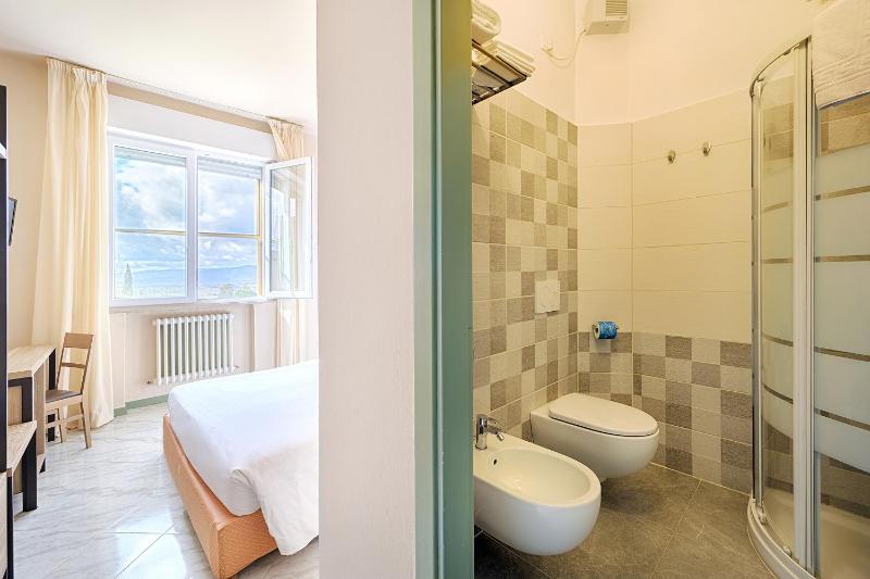 Double or Twin Room image 3