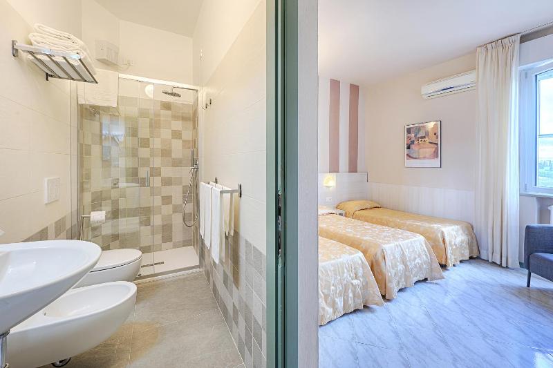 Triple Room image 3
