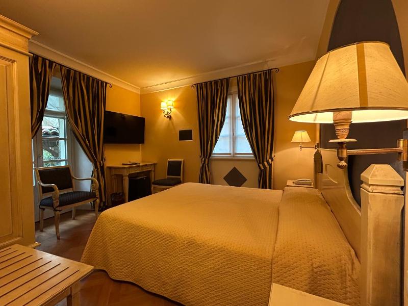 Standard Double or Twin Room image 4