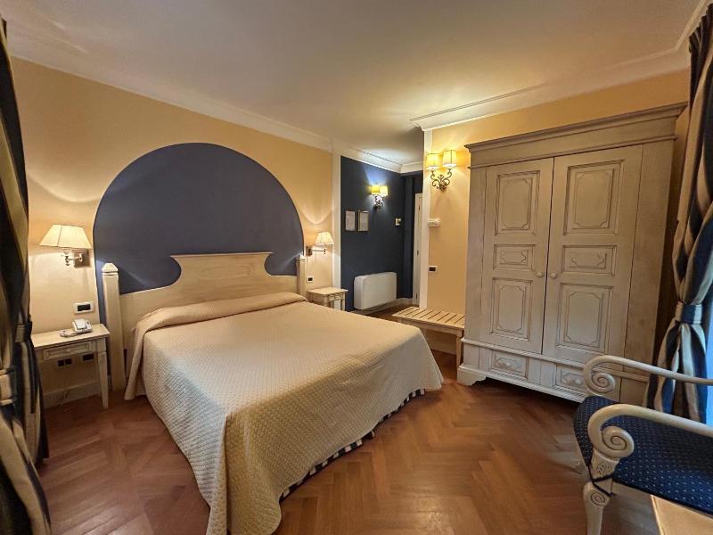 Standard Double or Twin Room image 2