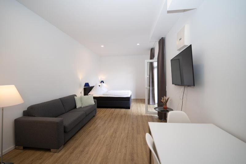 Family Room image 3