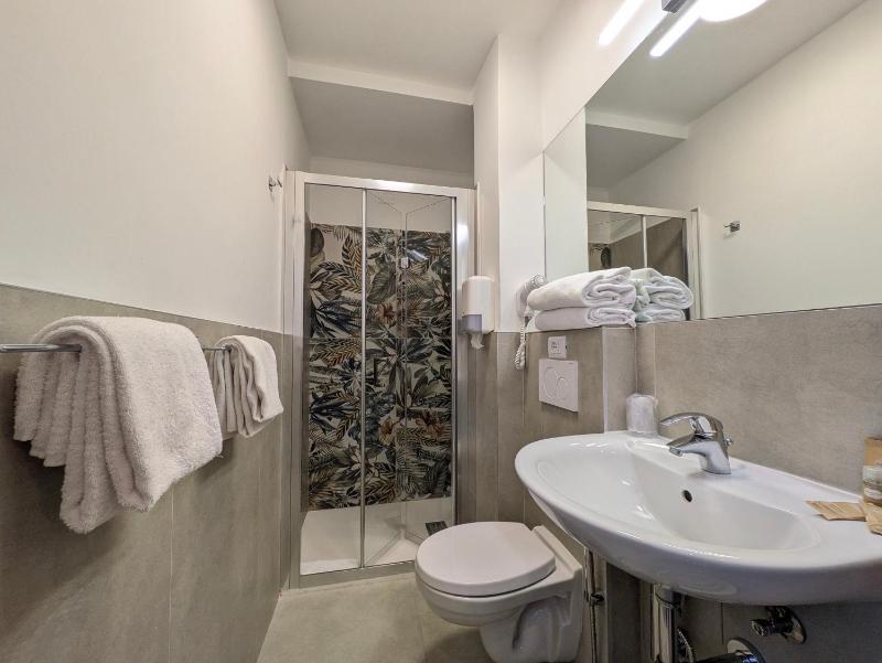 Budget Single Room image 4