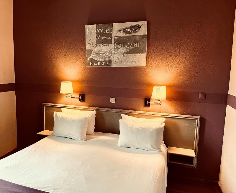 Double Room image 3