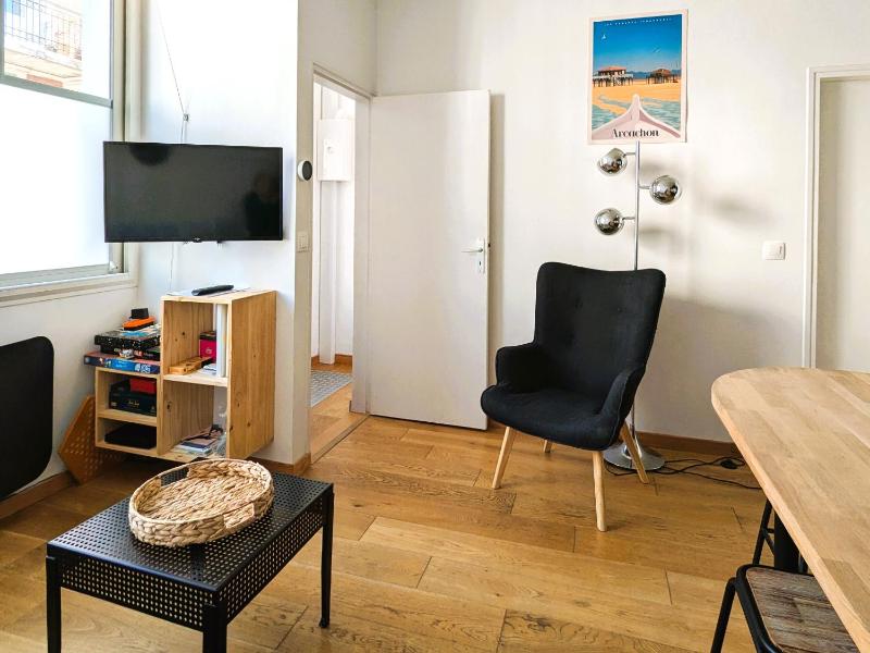 **Arcachon Centre: T3 Moderne avec Terrasse Proche Plage et Commerces pour 4 Personnes** - FR-1-420-112 - image 7