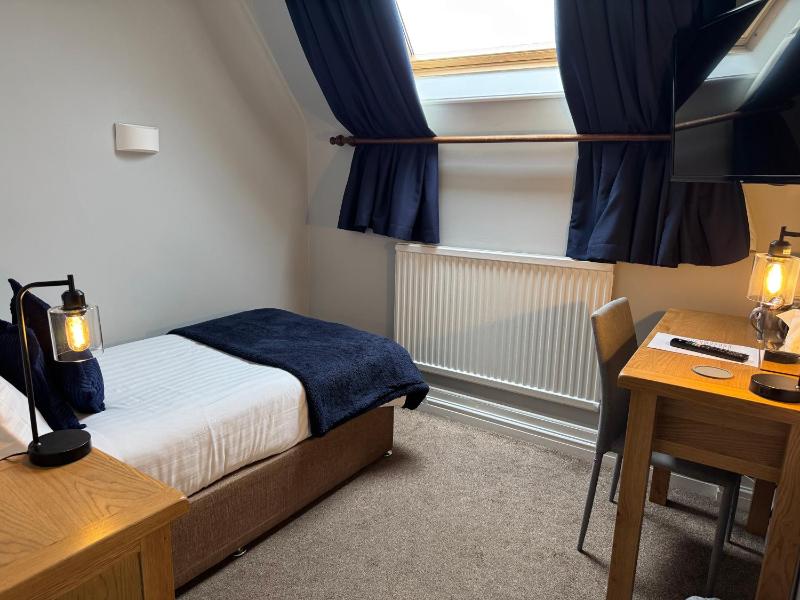 Standard Single Room image 4