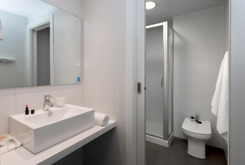 Two-Bedroom Apartment with Balcony City Views (2-4 Adults) image 3