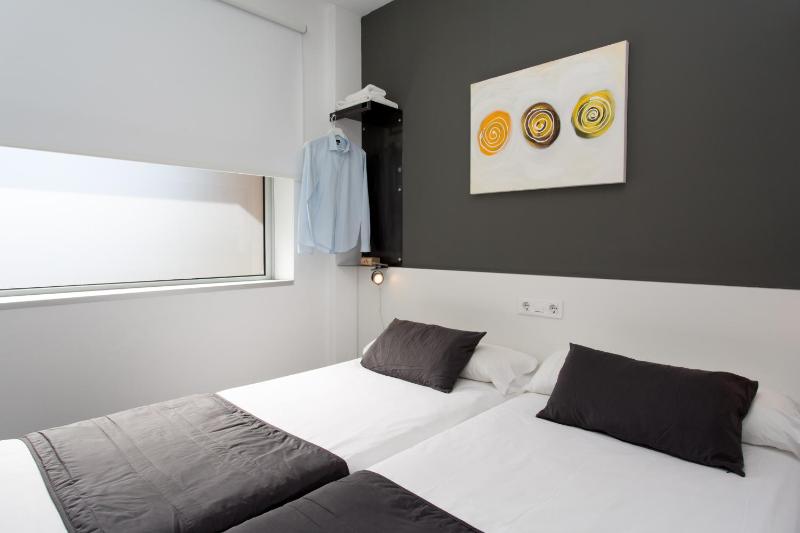 Two-Bedroom Apartment with Balcony City Views (2-4 Adults) image 4