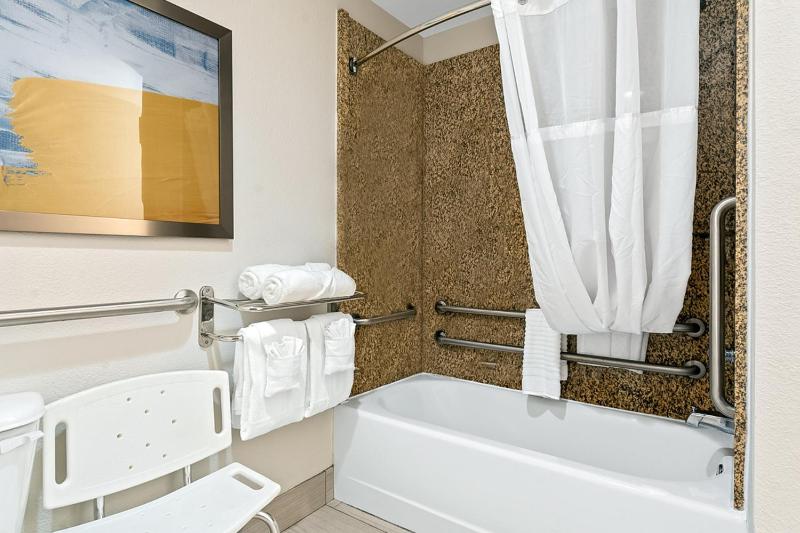 King Suite - Accessible/Non-Smoking image 2