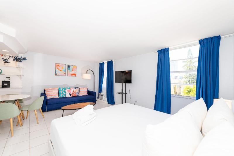 Art Deco Washingthon Apartment - image 11