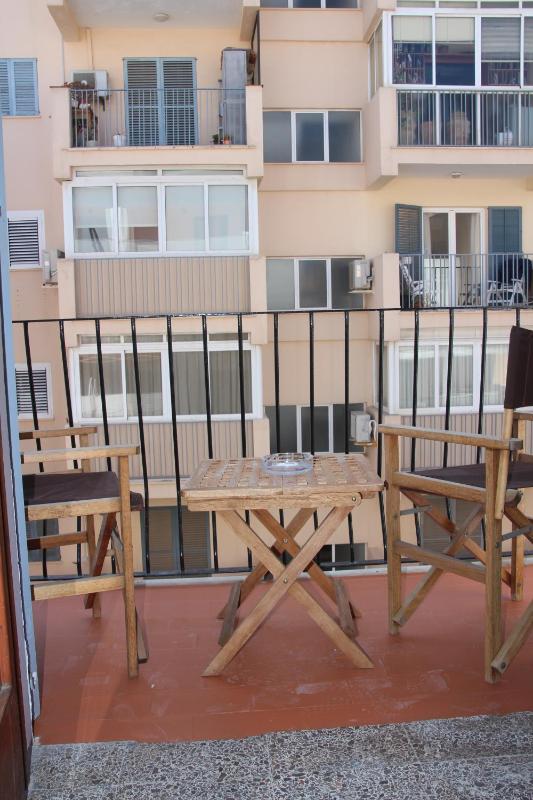 Twin Room with Private Bathroom image 4