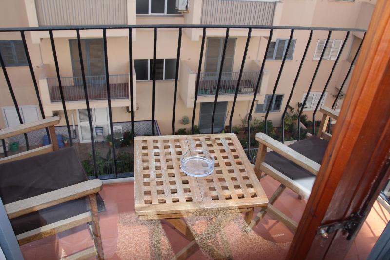 Twin Room with Private Bathroom image 2