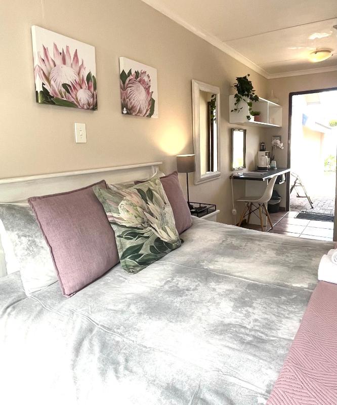 Dolphin Circle Bed and Breakfast - image 13