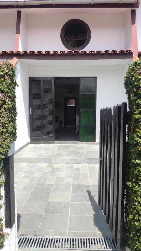 Sobrado em condomínio perto da praia localização privilegiada pet friendly - image 37