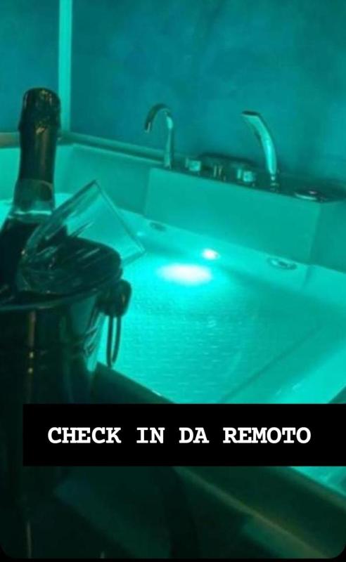 King Suite with Spa Bath image 1