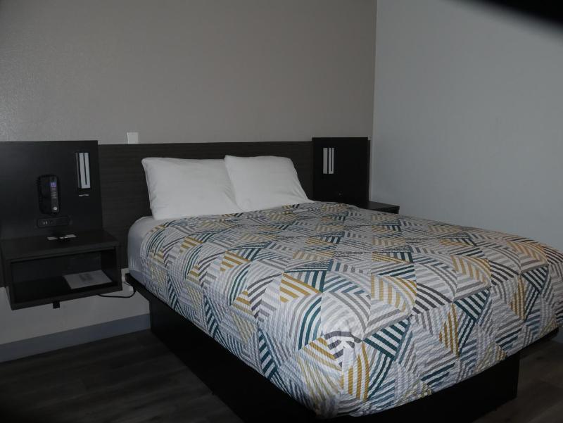 Double Room - Disability Access - Roll In Shower image 3
