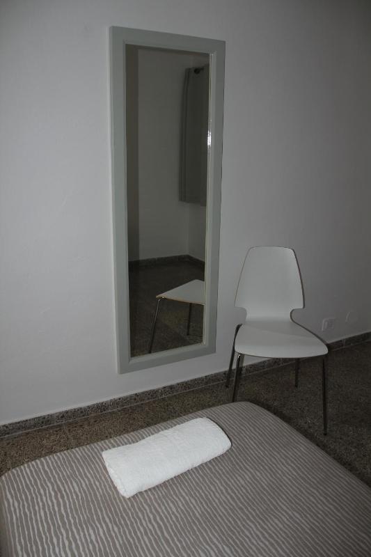 Single Room with Shared Bathroom image 2