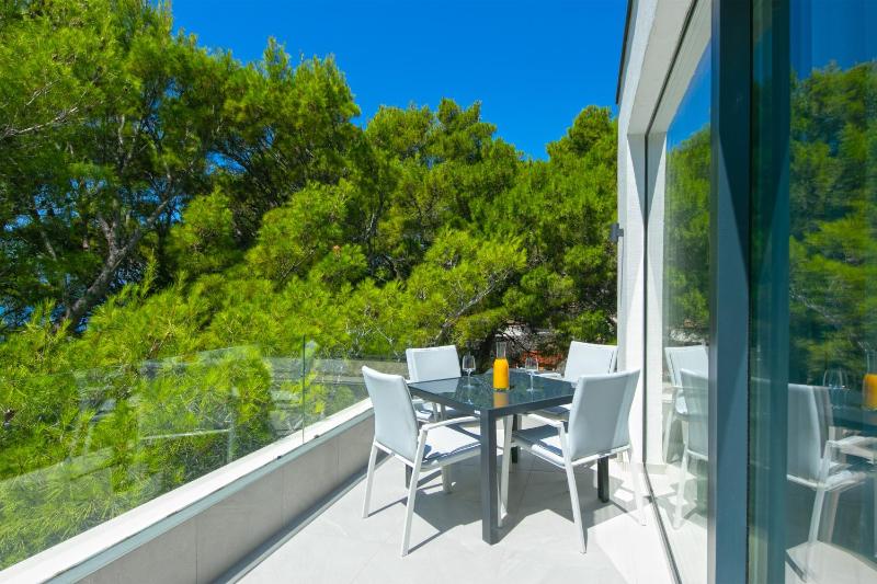 Family friendly seaside apartments Brela Makarska - 6007 - image 35