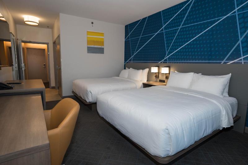 Queen Suite with Two Queen Beds - Non-Smoking image 2