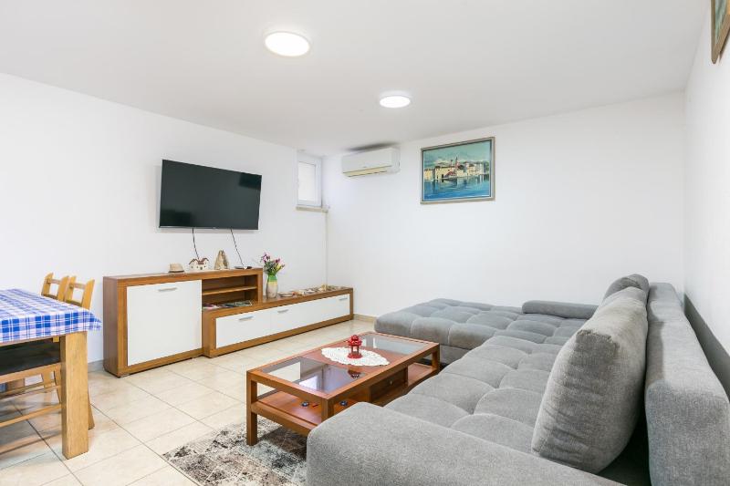 Apartments with parking space Trogir - 23979 - image 6