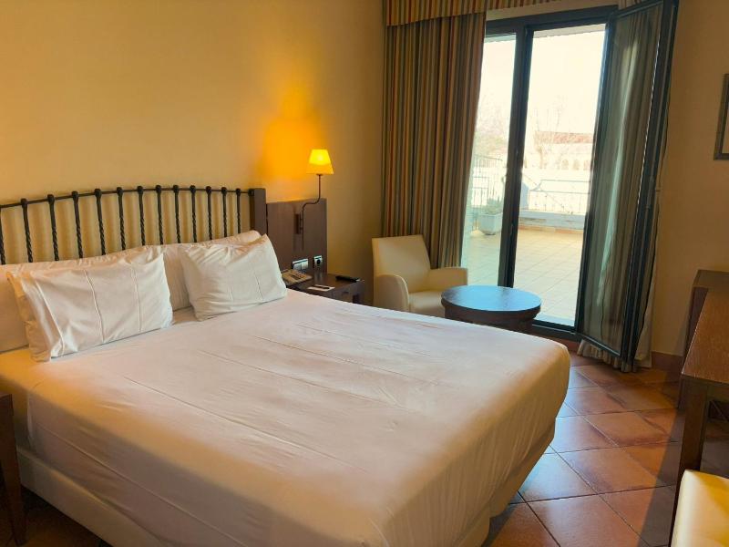 Double Room image 4