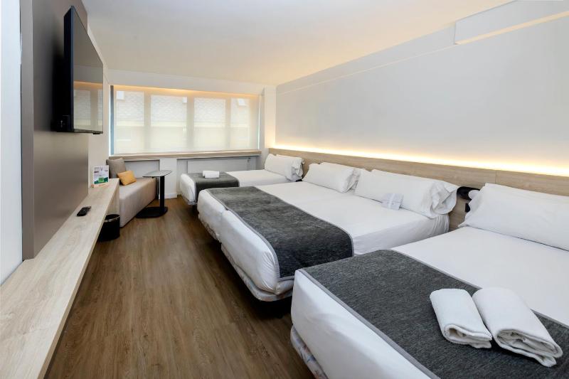 Quadruple Room image 1