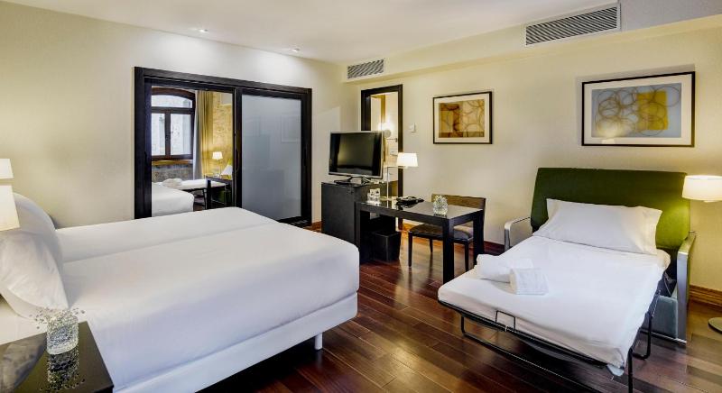 Double Room with Sofa Bed image 1