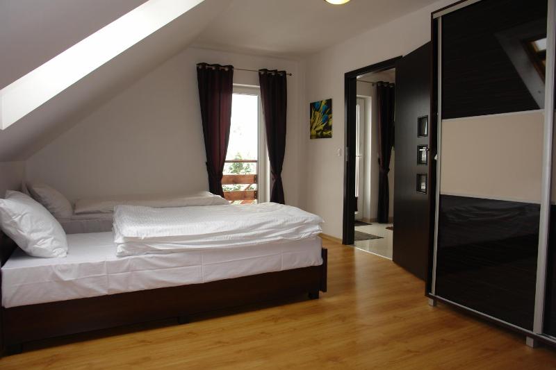 One-Bedroom Apartment image 3