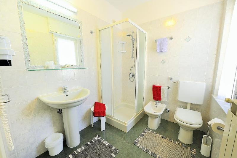 Triple Room with Sea View image 1