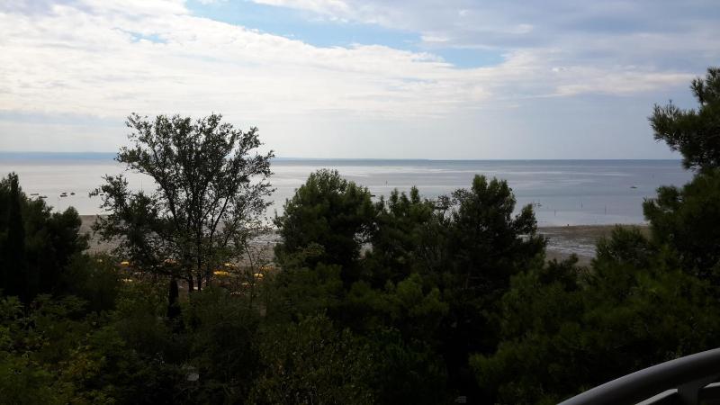 One-Bedroom Apartment with Sea View image 2
