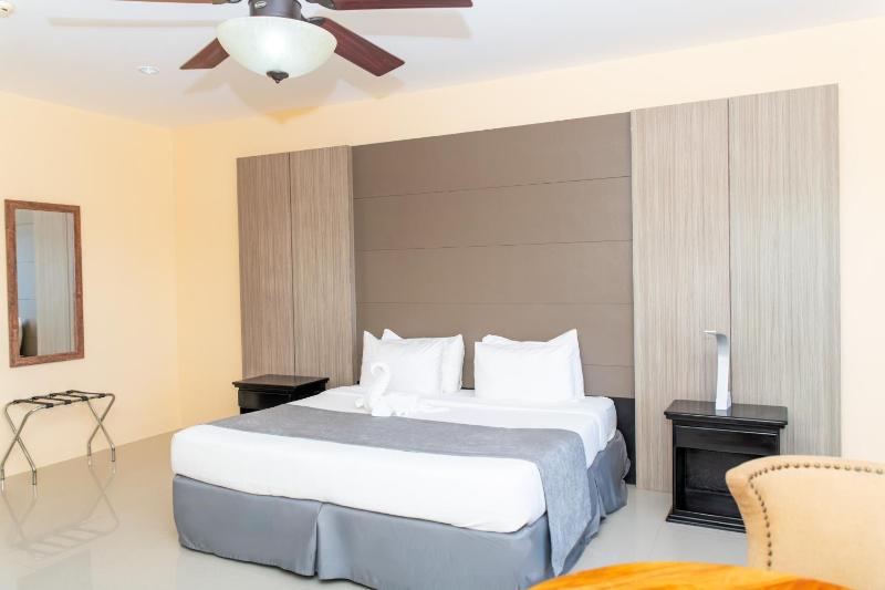 Pickwick Park View Hotel - image 15