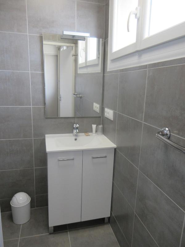 Classic Double Room image 4
