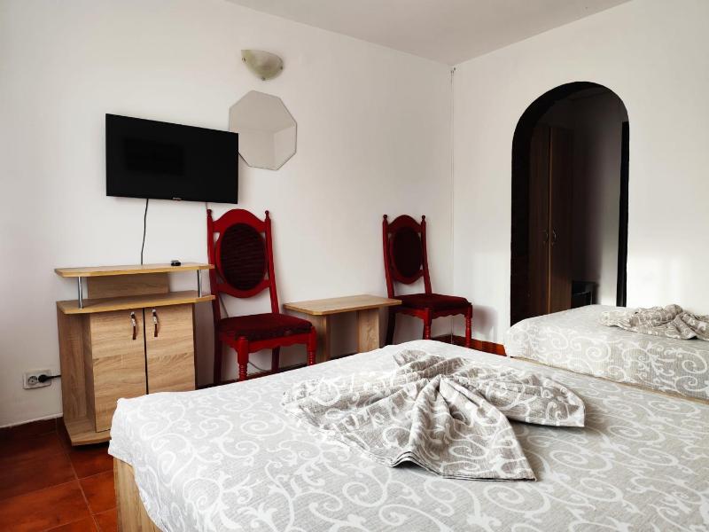 Budget Triple Room image 3