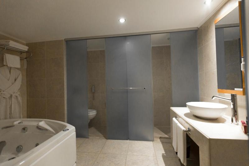 Executive Suite image 2