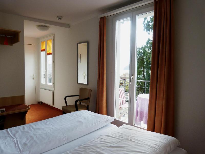 Standard Double Room image 3