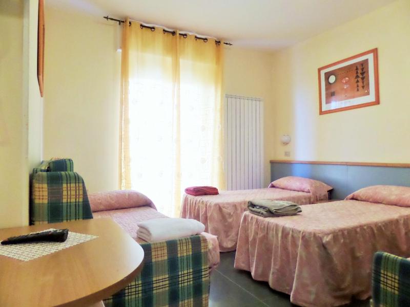 Family Room with Sea View image 2