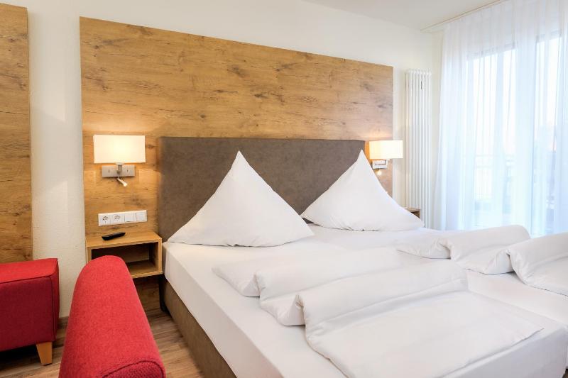 Double Room image 4
