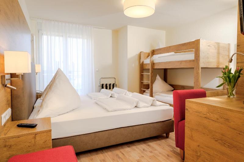 Quadruple Room image 3