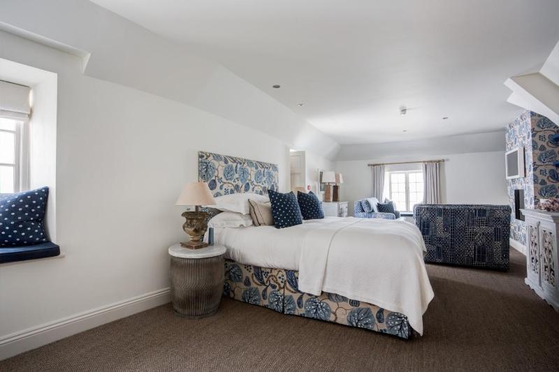 Deluxe Suite image 3