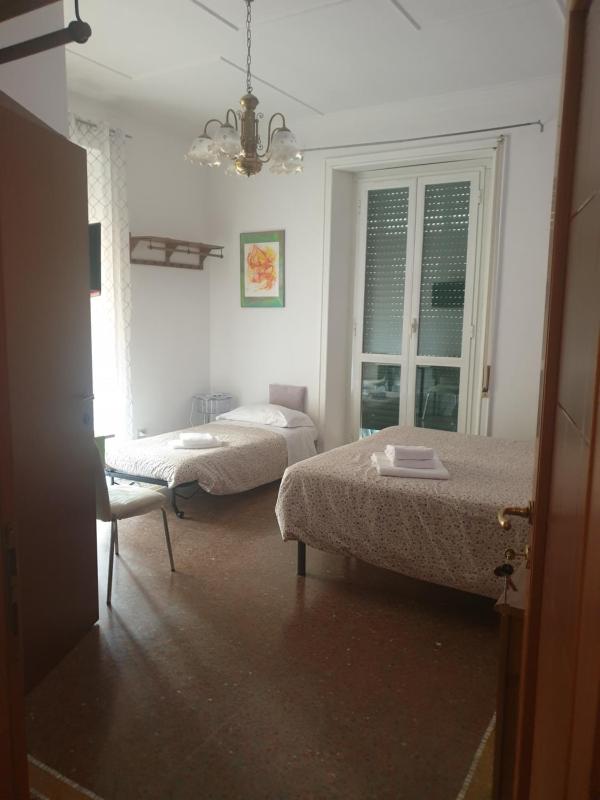 Triple Room with Balcony image 4