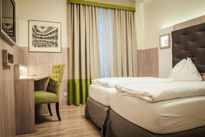 Quadruple Room image 2
