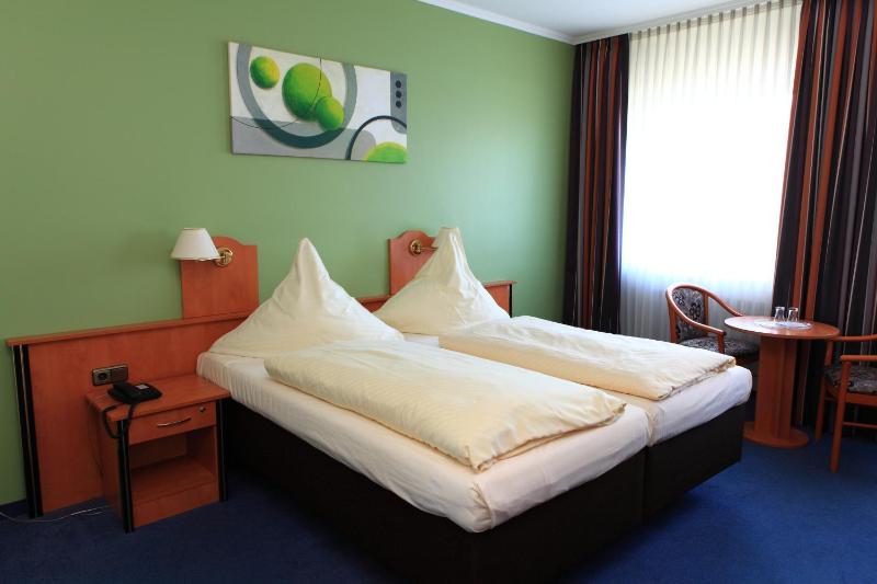 Double Room image 4