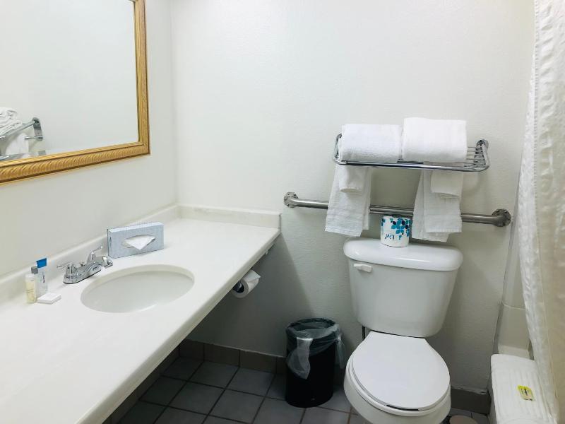 King Room - Non-Smoking image 3